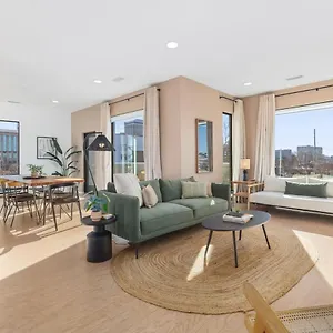  Apartment Penthouse With Patio Walk To Downtown 3 Bedrooms 5 Beds United States